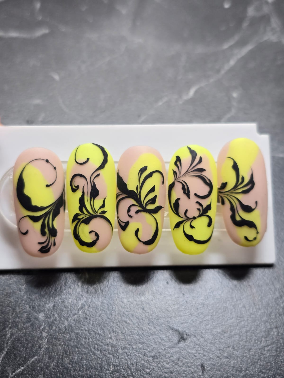 Nail art Cornicópias Gregori