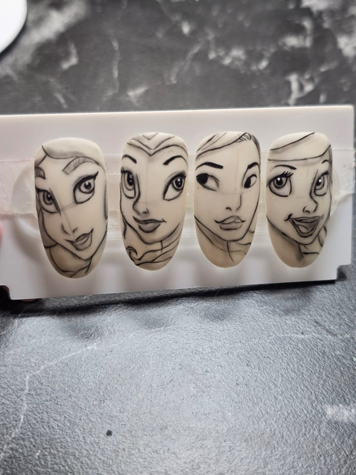 Nail art Cartoon Sketch — outra foto