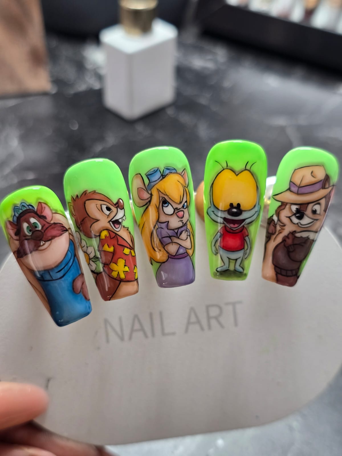 Método Sticker to Art® — exemplo de nail art
